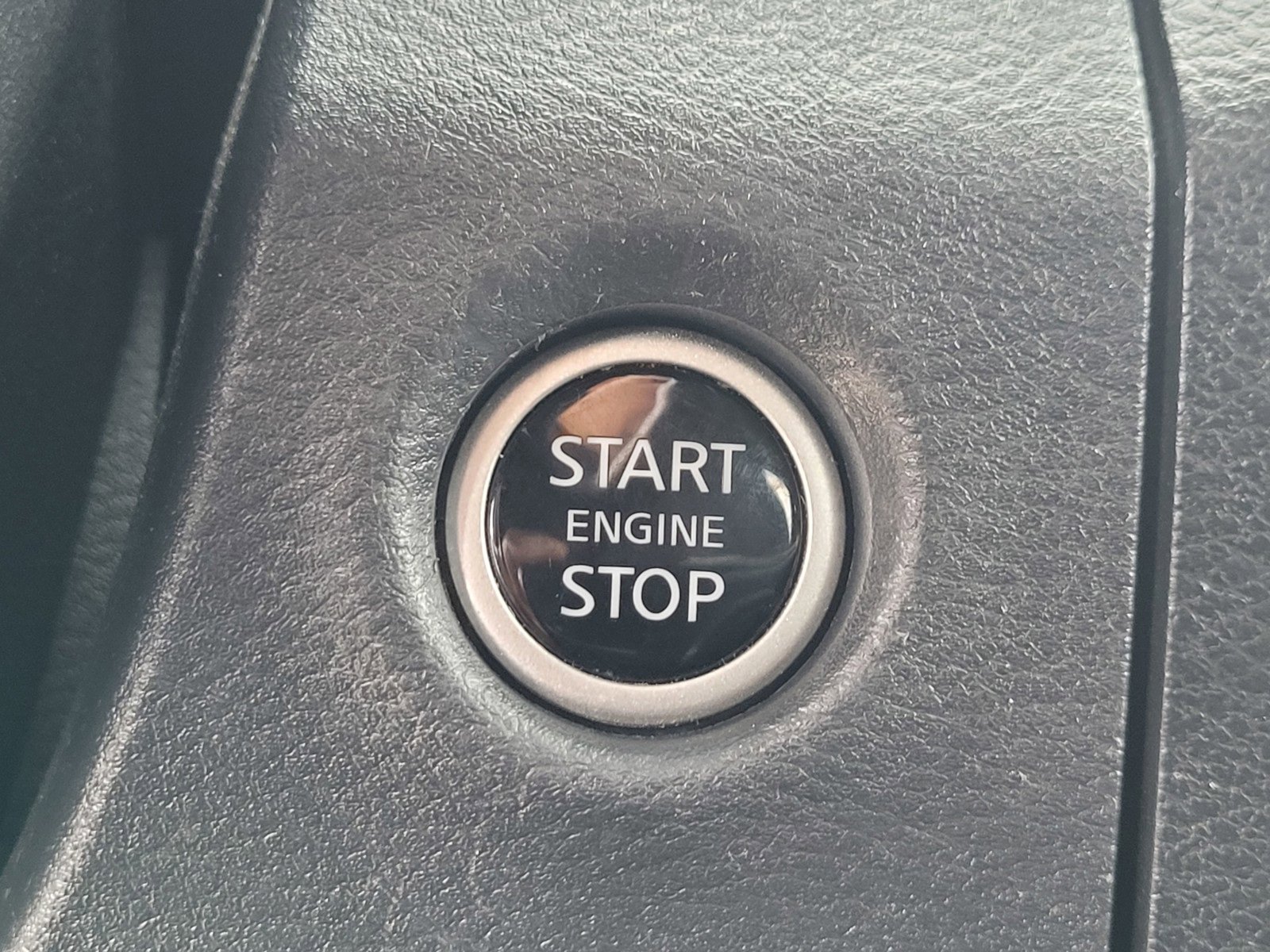 Used 2023 Nissan Frontier SV image 23