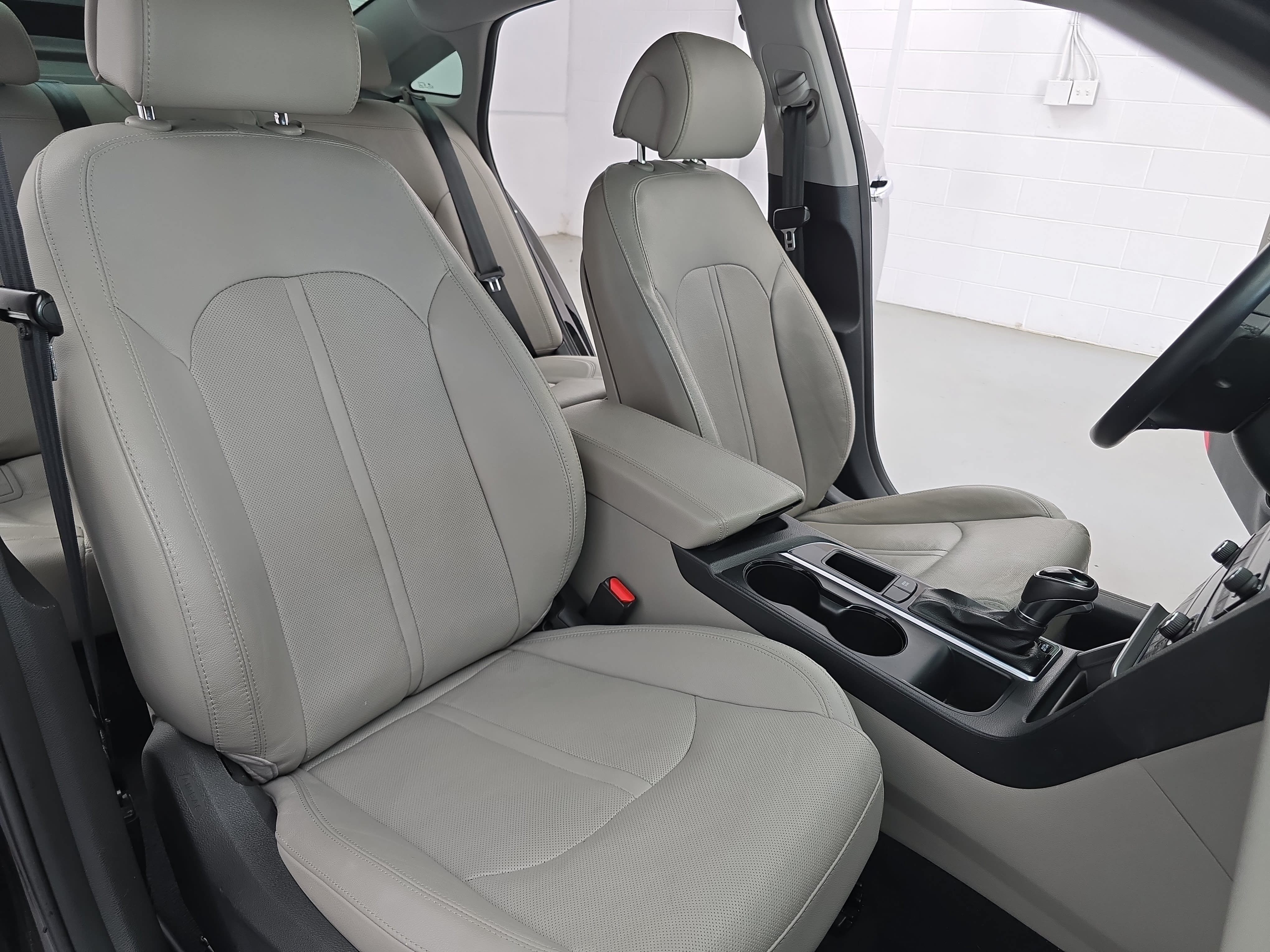 Used 2017 Hyundai Sonata Limited w/ Tech Package 03 FWD image 10