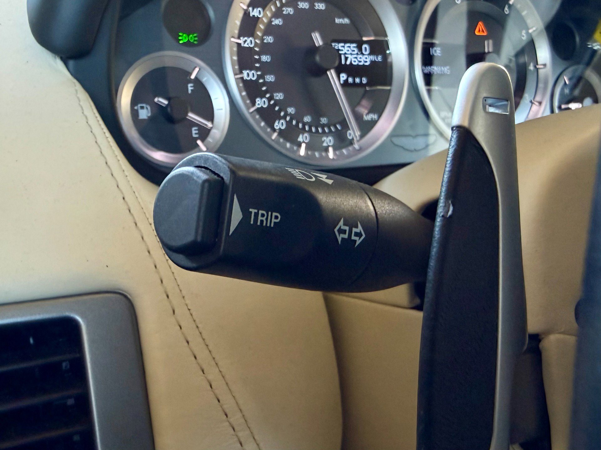 Used 2011 Aston Martin Rapide Luxe image 48