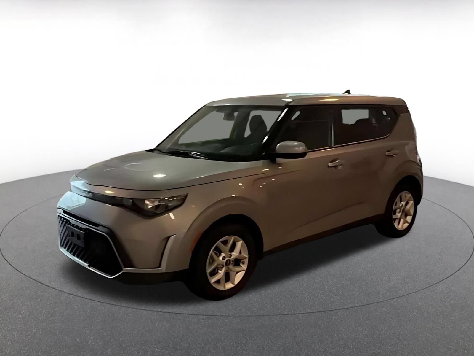 Used 2025 Kia Soul LX w/ LX Technology Package FWD image 6
