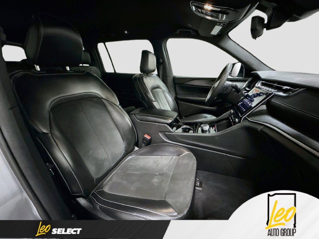 Used 2023 Jeep Grand Cherokee L Laredo AWD/4WD image 31