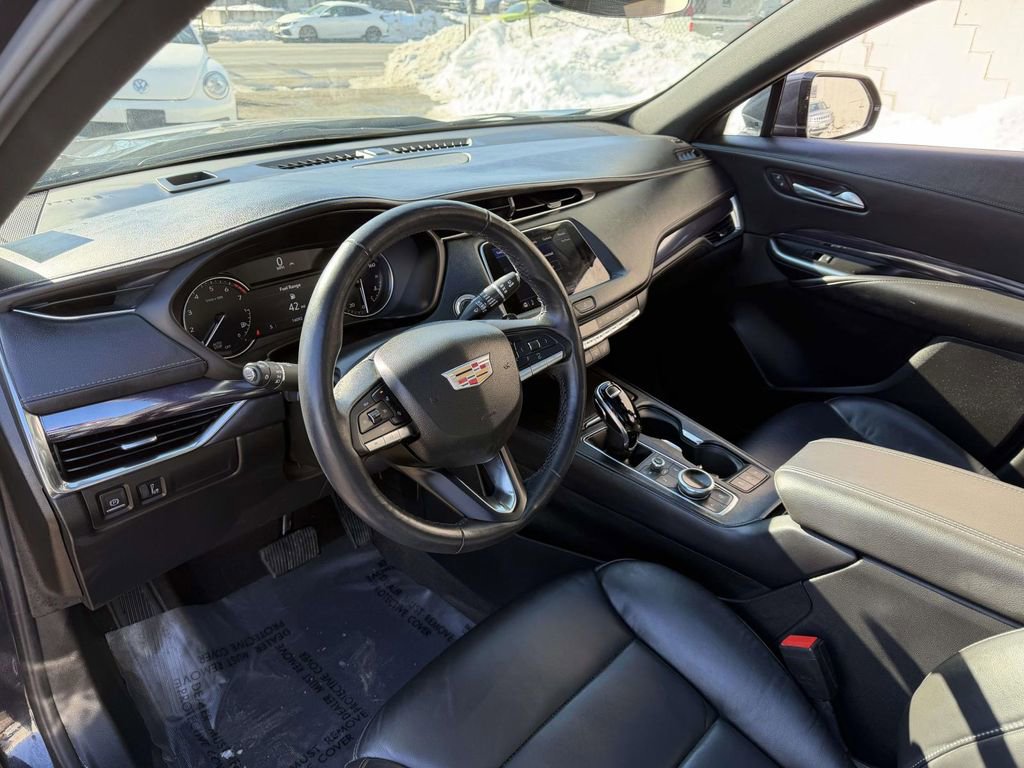 Used 2023 Cadillac XT4 Luxury w/ Cold Weather Package AWD/4WD image 23