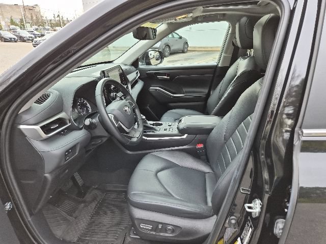 Used 2023 Toyota Highlander XLE AWD/4WD image 18