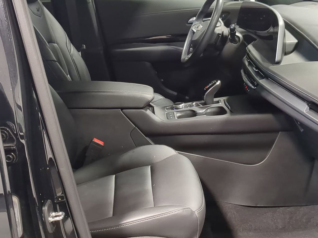 Used 2024 Cadillac XT4 Luxury w/ Cold Weather Package image 34