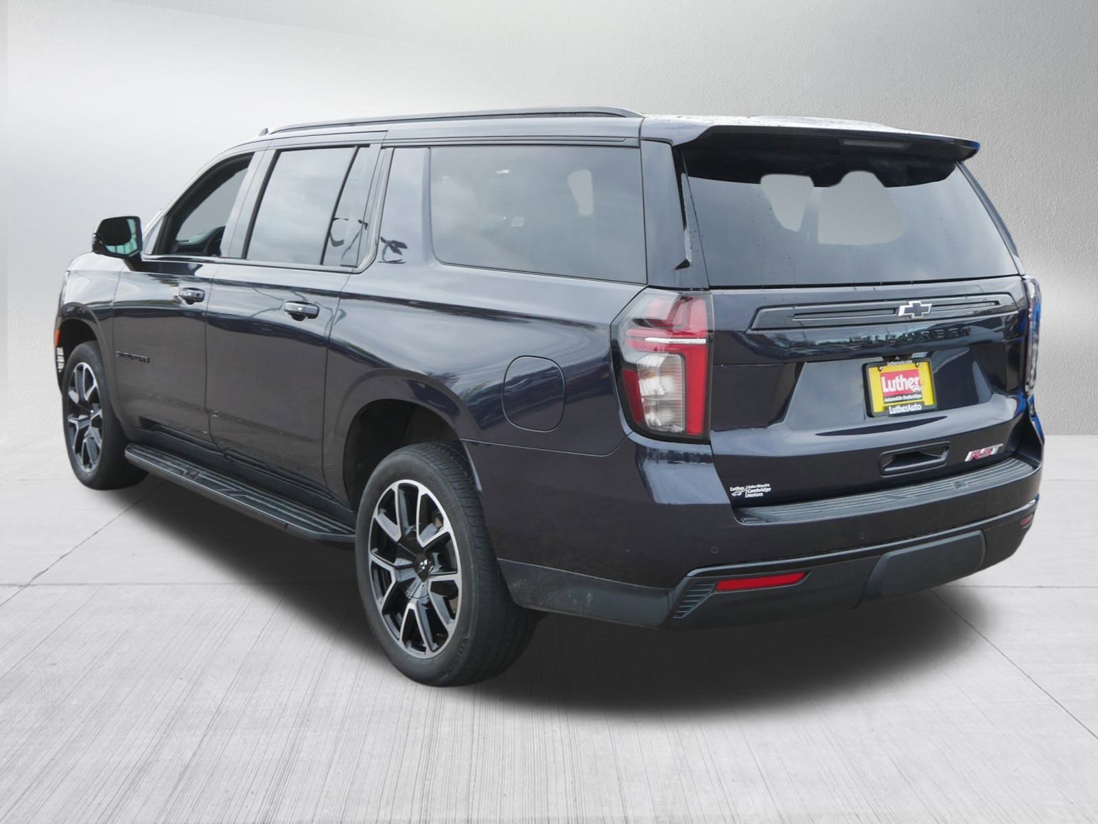 Used 2023 Chevrolet Suburban RST image 5