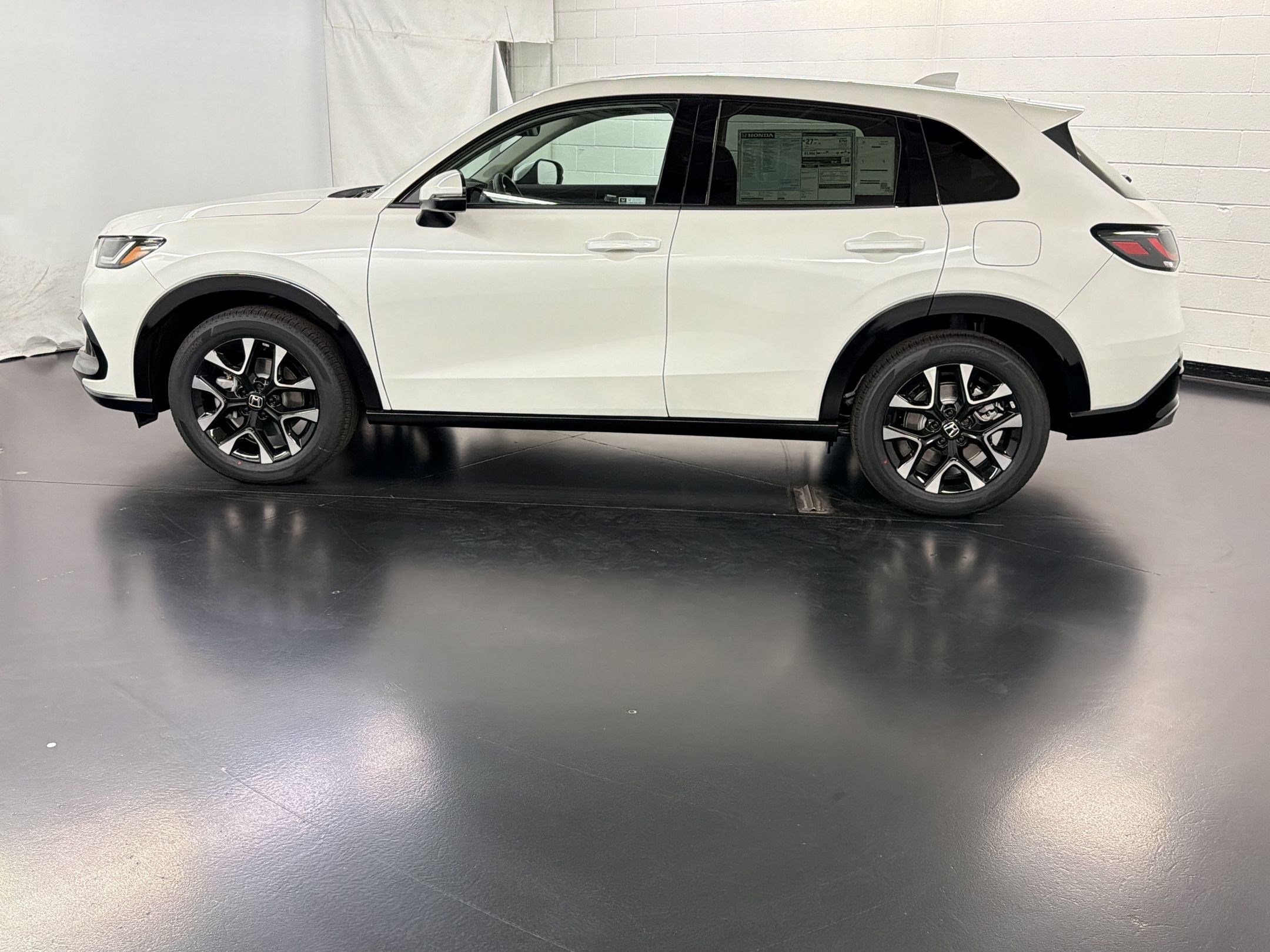 New 2026 Honda HR-V EX-L image 2