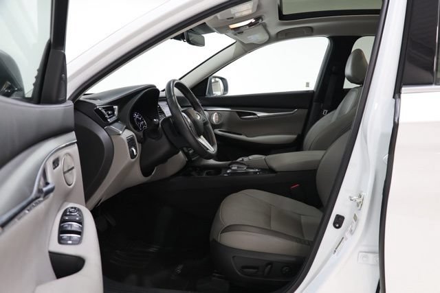 Used 2023 INFINITI QX50 Luxe AWD/4WD image 16