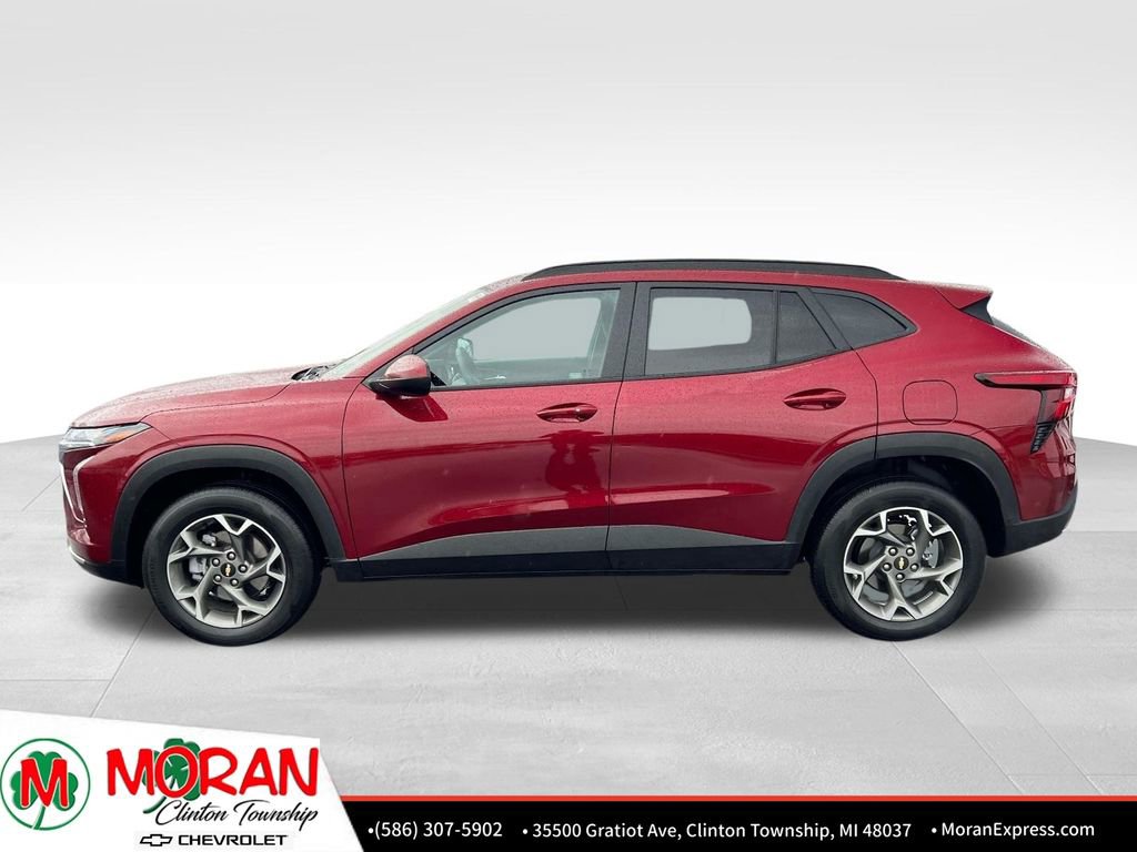 Certified 2025 Chevrolet Trax LT w/ Driver Confidence Package FWD image 3