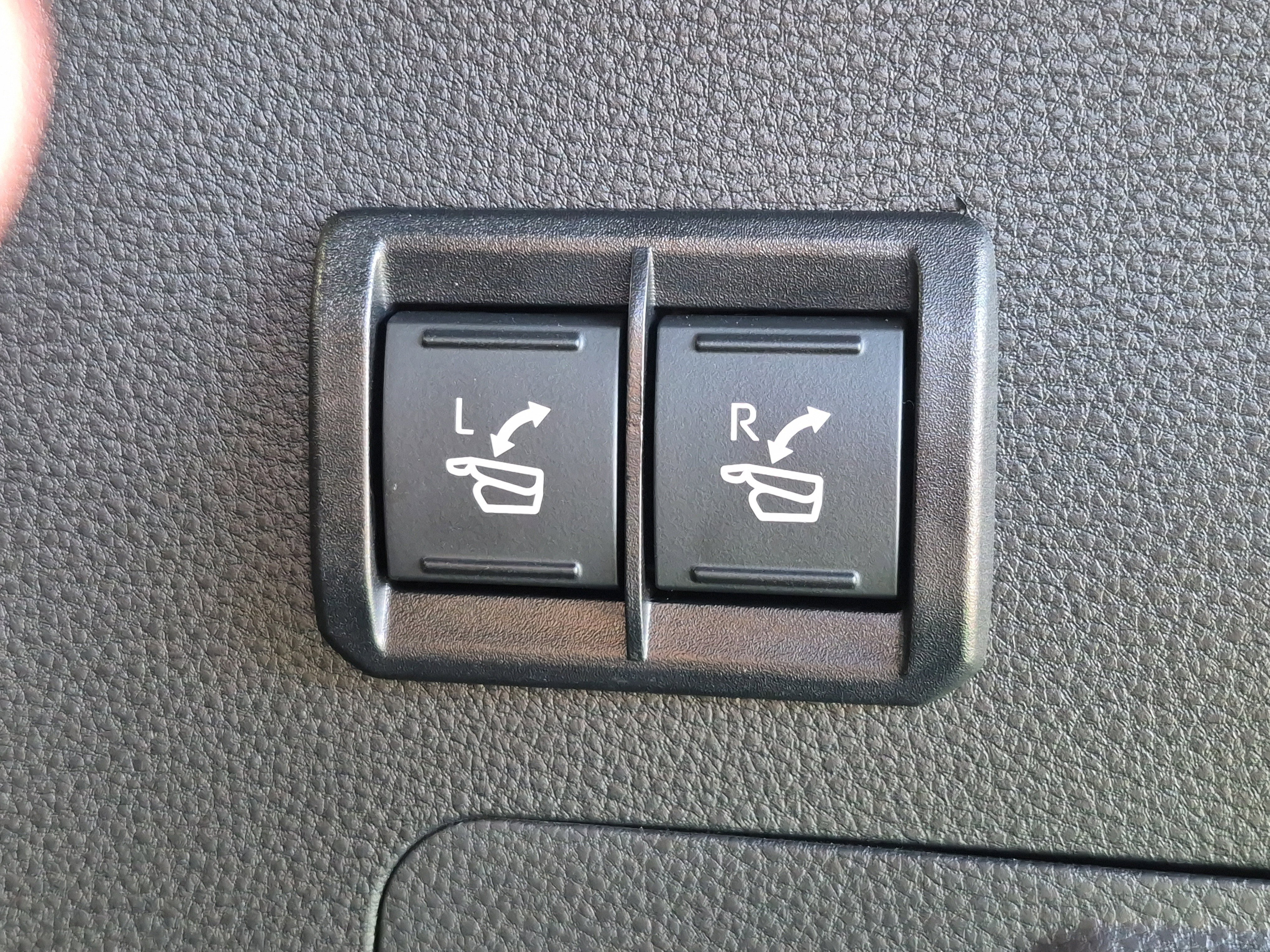 Used 2025 Toyota Sequoia Limited image 17