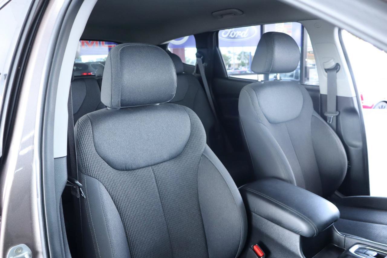 Used 2020 Hyundai Santa Fe SEL FWD image 36