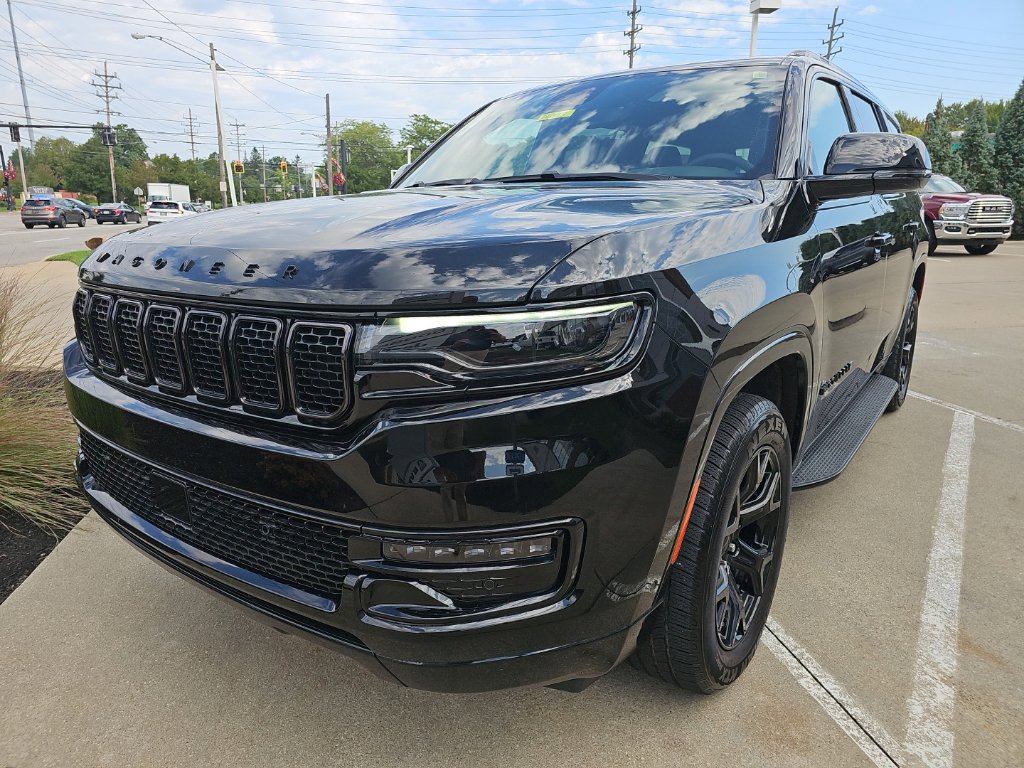 Used 2024 Jeep Wagoneer Series II AWD/4WD image 9