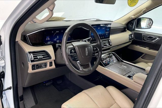 Used 2022 Lincoln Navigator Reserve AWD/4WD image 13