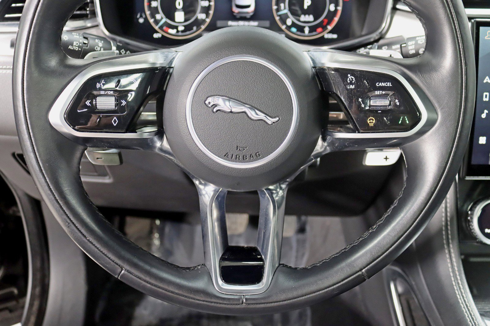 Used 2024 Jaguar F-PACE R-Dynamic S image 15