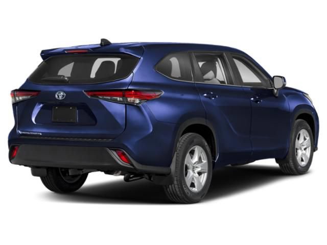 Used 2023 Toyota Highlander LE FWD image 3