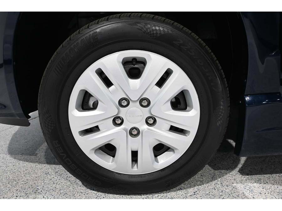 Used 2017 Dodge Grand Caravan SE w/ Power Window Group image 12