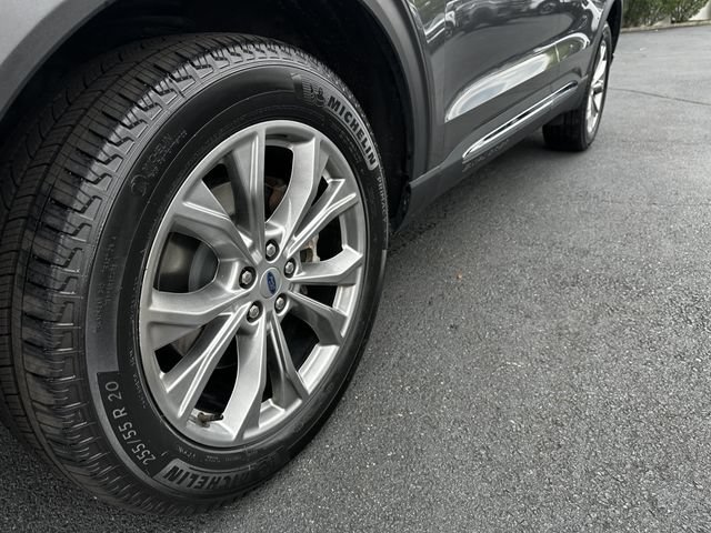 Certified 2022 Ford Explorer XLT w/ Equipment Group 202A AWD/4WD image 12
