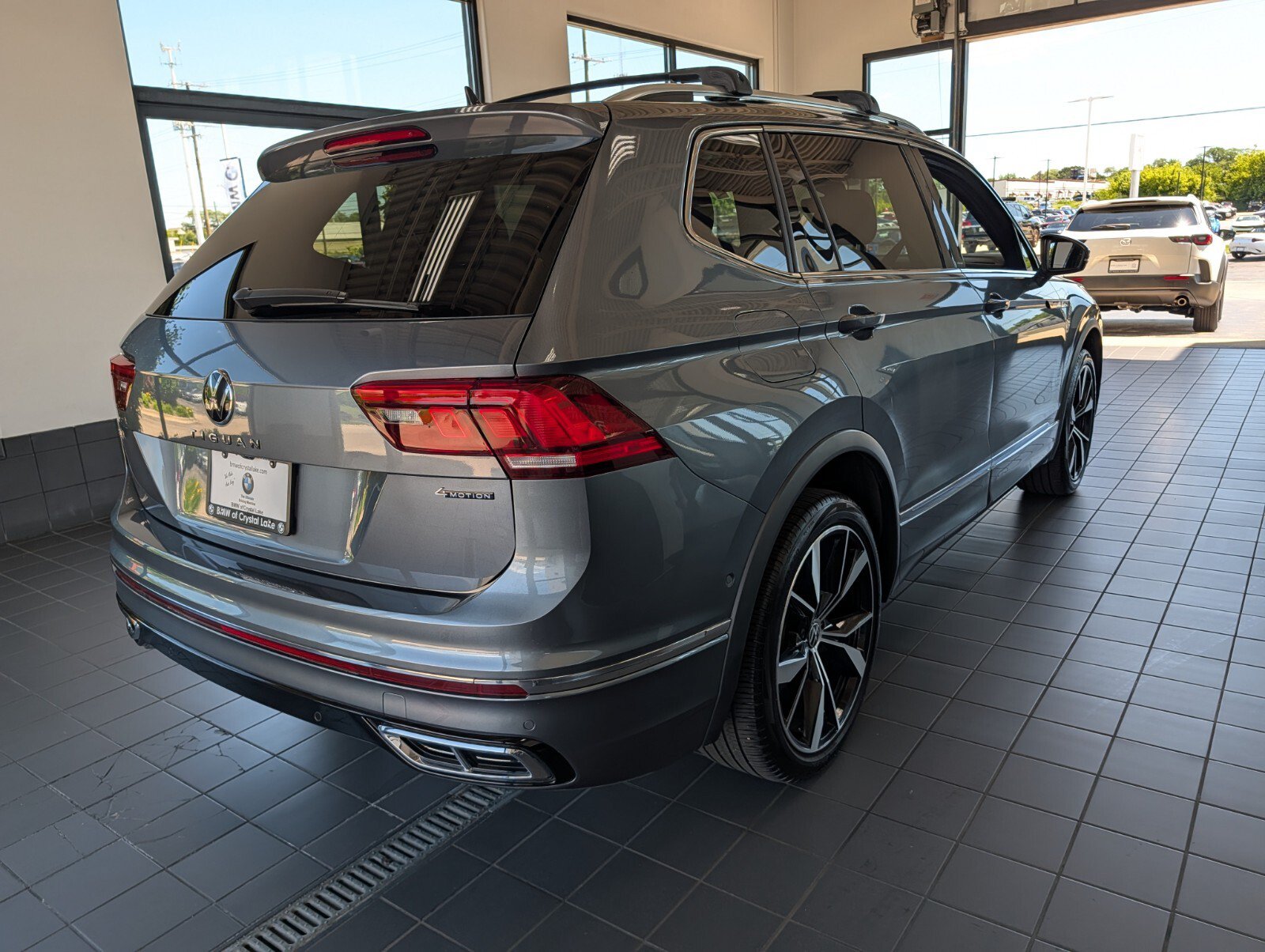 Used 2024 Volkswagen Tiguan SEL R-Line w/ MDO Package, Two-Row AWD/4WD image 3