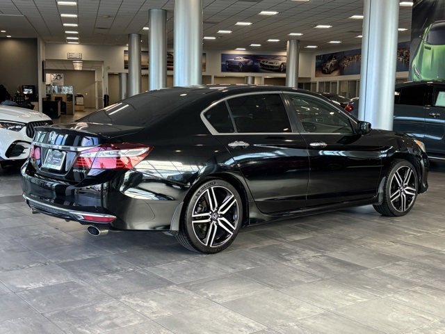 Used 2017 Honda Accord Sport image 10