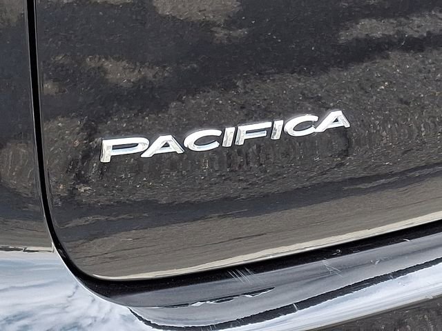 Used 2024 Chrysler Pacifica Touring-L image 33