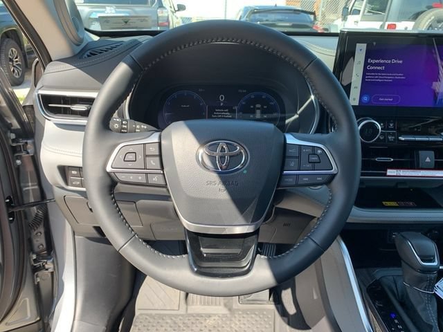 New 2025 Toyota Highlander Platinum AWD/4WD image 24