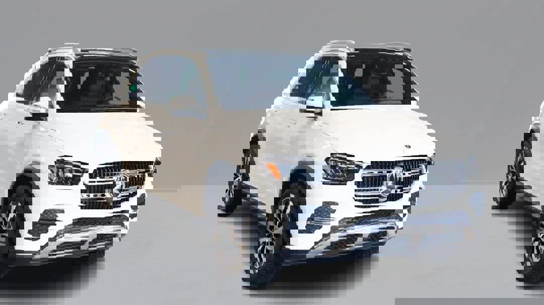 Used 2024 Mercedes-Benz GLE 350 4MATIC w/ Driver Assistance Package image 3