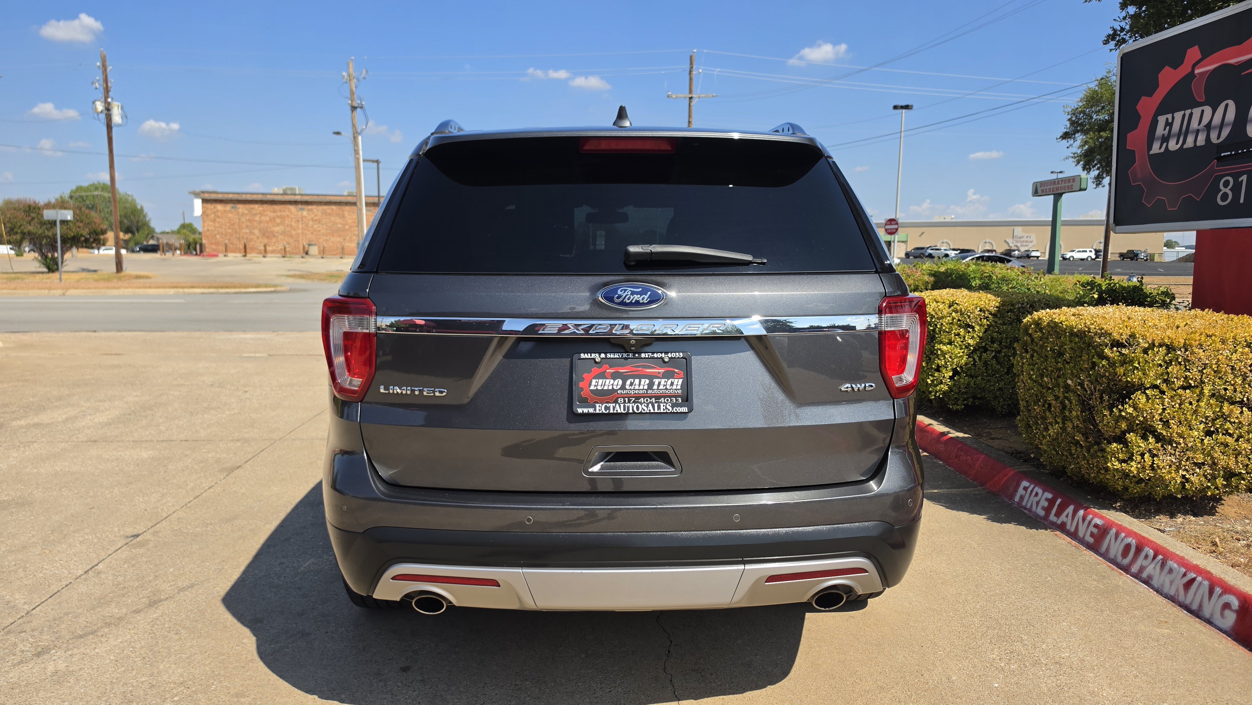 Used 2017 Ford Explorer Limited w/ Equipment Group 301A AWD/4WD image 4