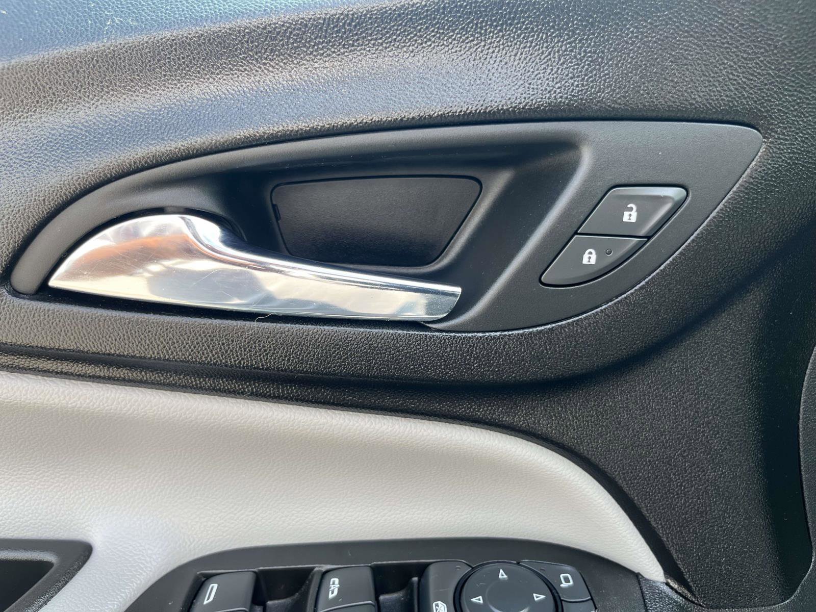Used 2020 Chevrolet Equinox LS FWD image 13