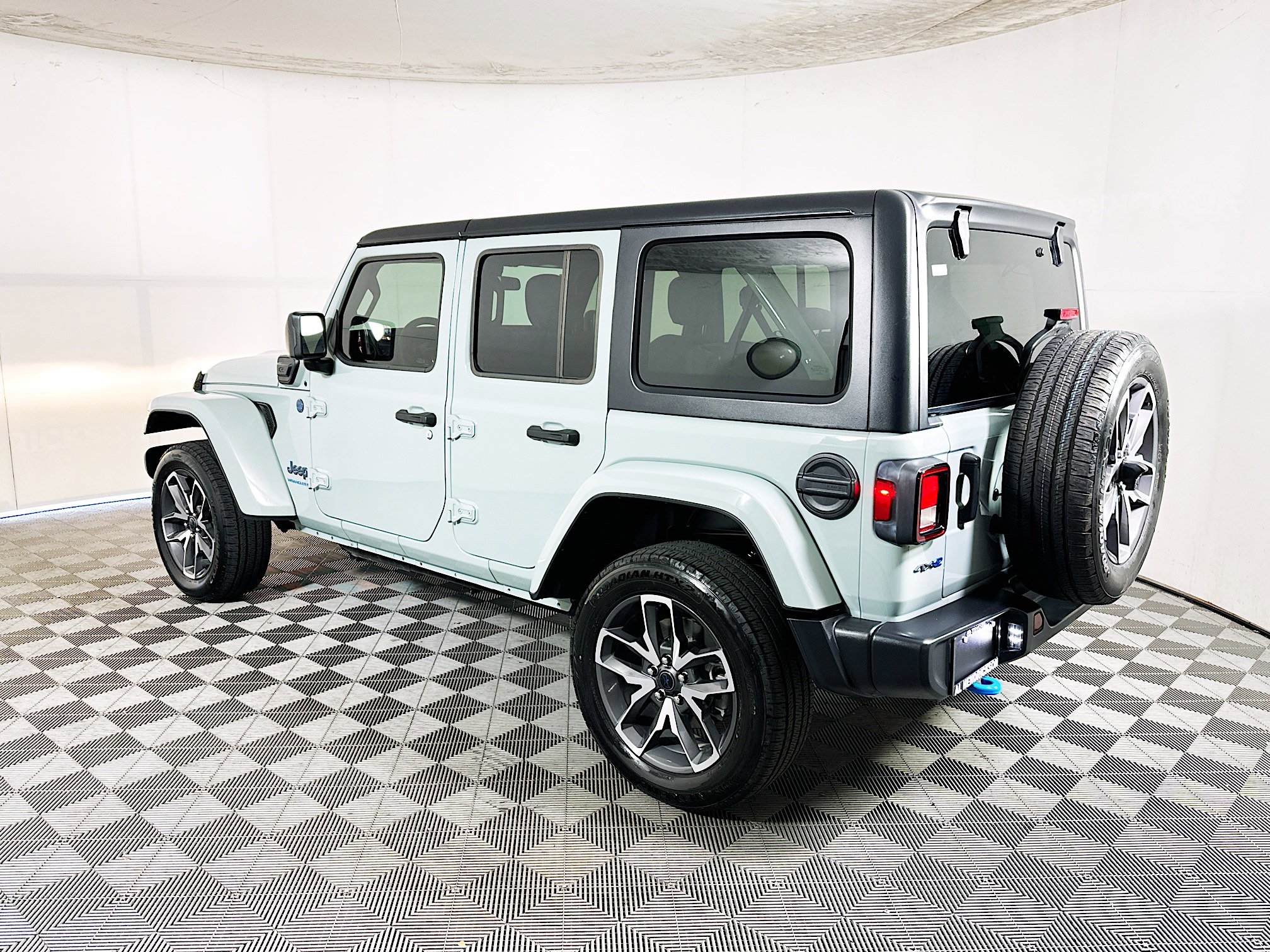 Used 2024 Jeep Wrangler Sport S image 5