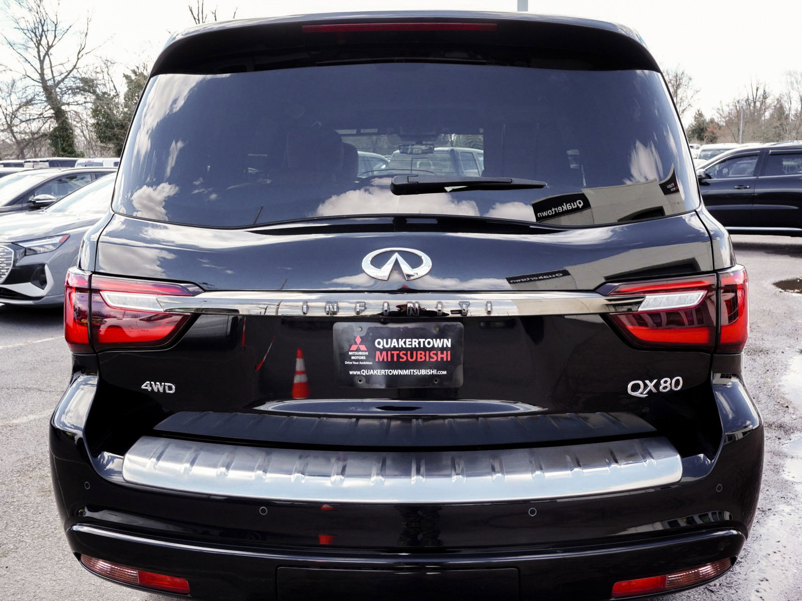 Used 2024 INFINITI QX80 Sensory AWD/4WD image 5