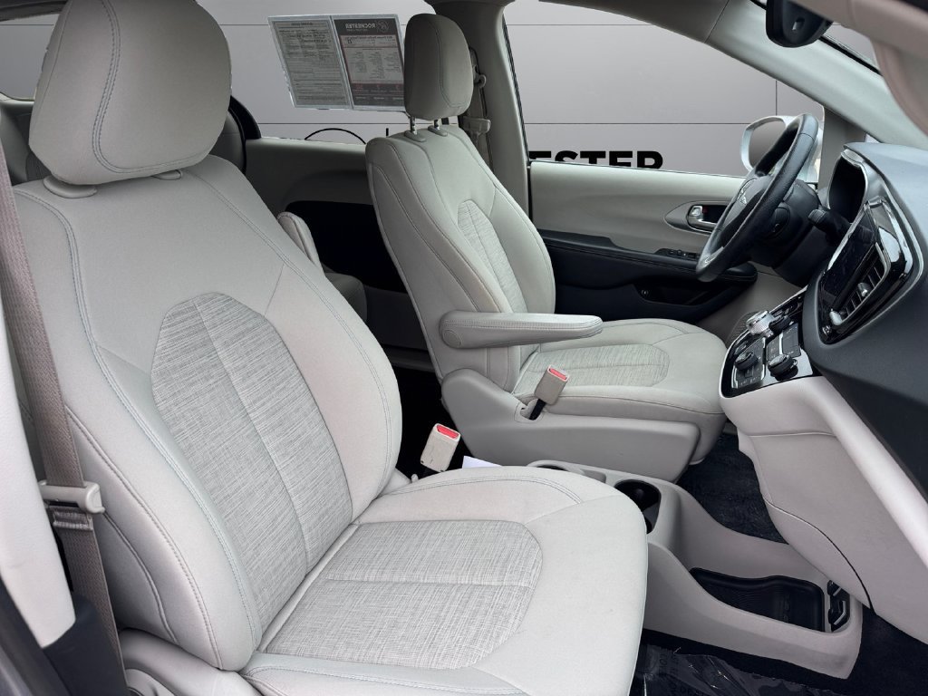 Used 2019 Chrysler Pacifica Touring Plus FWD image 17