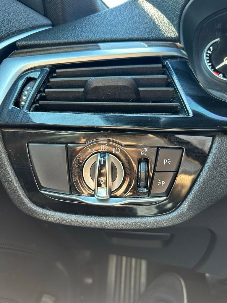 Used 2019 BMW 530i xDrive w/ Convenience Package AWD/4WD image 15