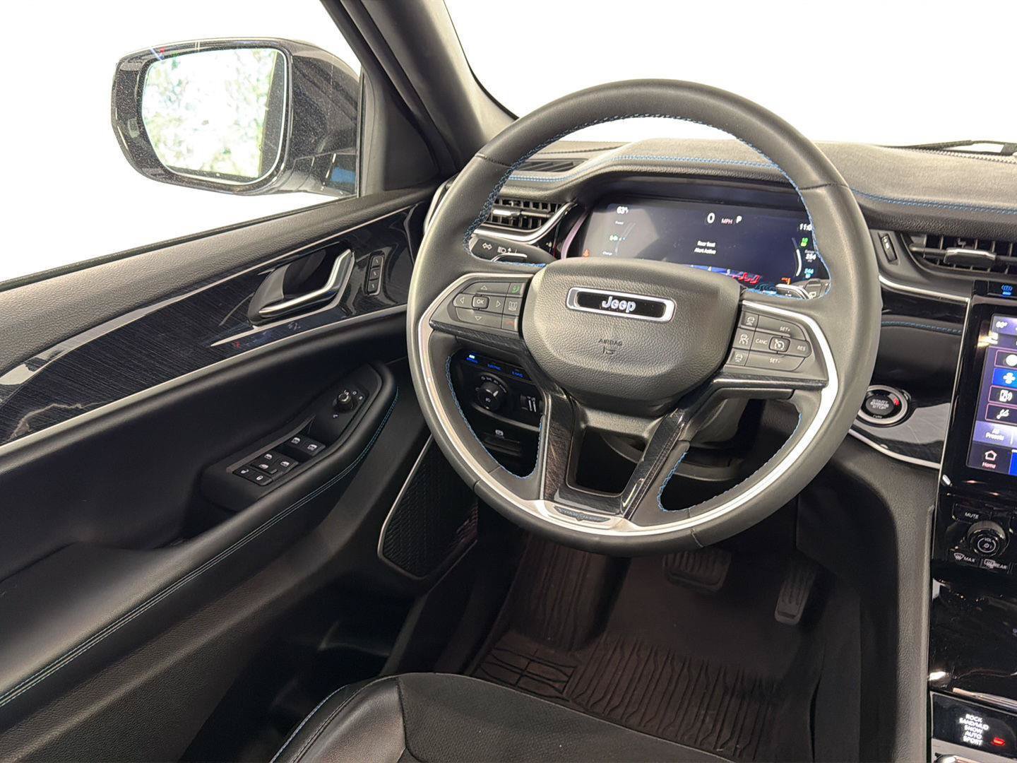 Used 2023 Jeep Grand Cherokee Trailhawk w/ Advanced Protech Group II AWD/4WD image 18
