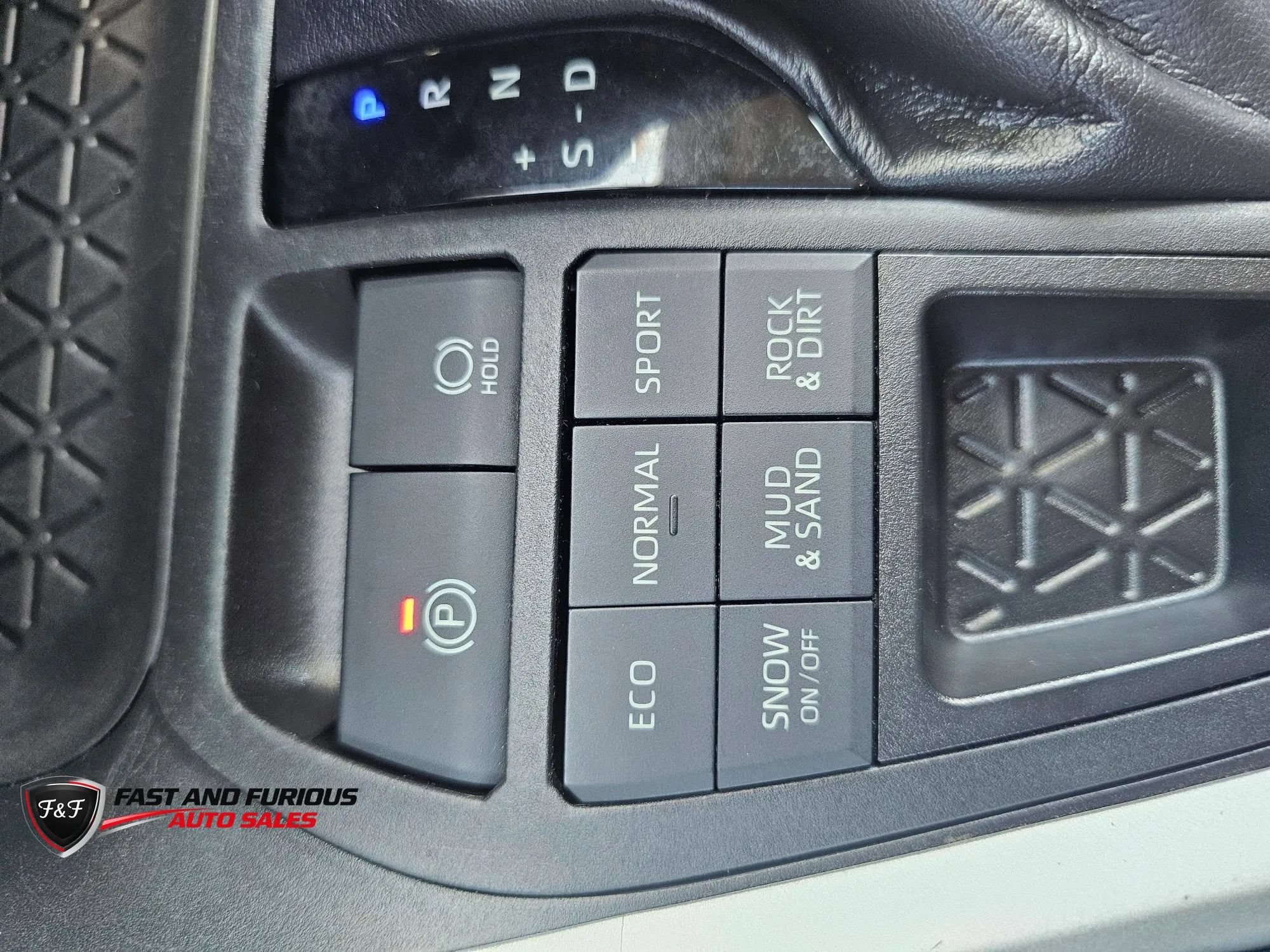 Used 2021 Toyota RAV4 LE AWD/4WD image 22