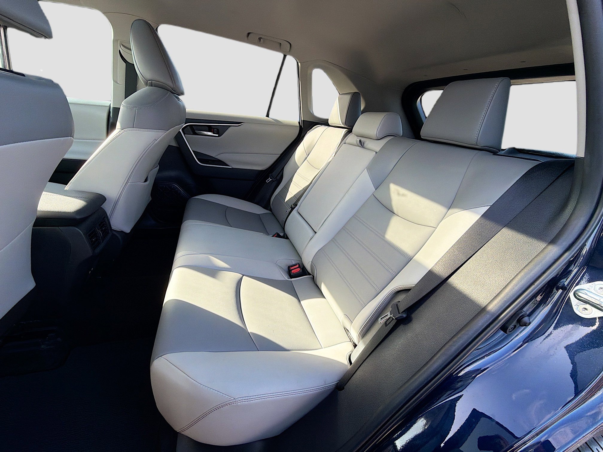 Used 2023 Toyota RAV4 XLE Premium image 21