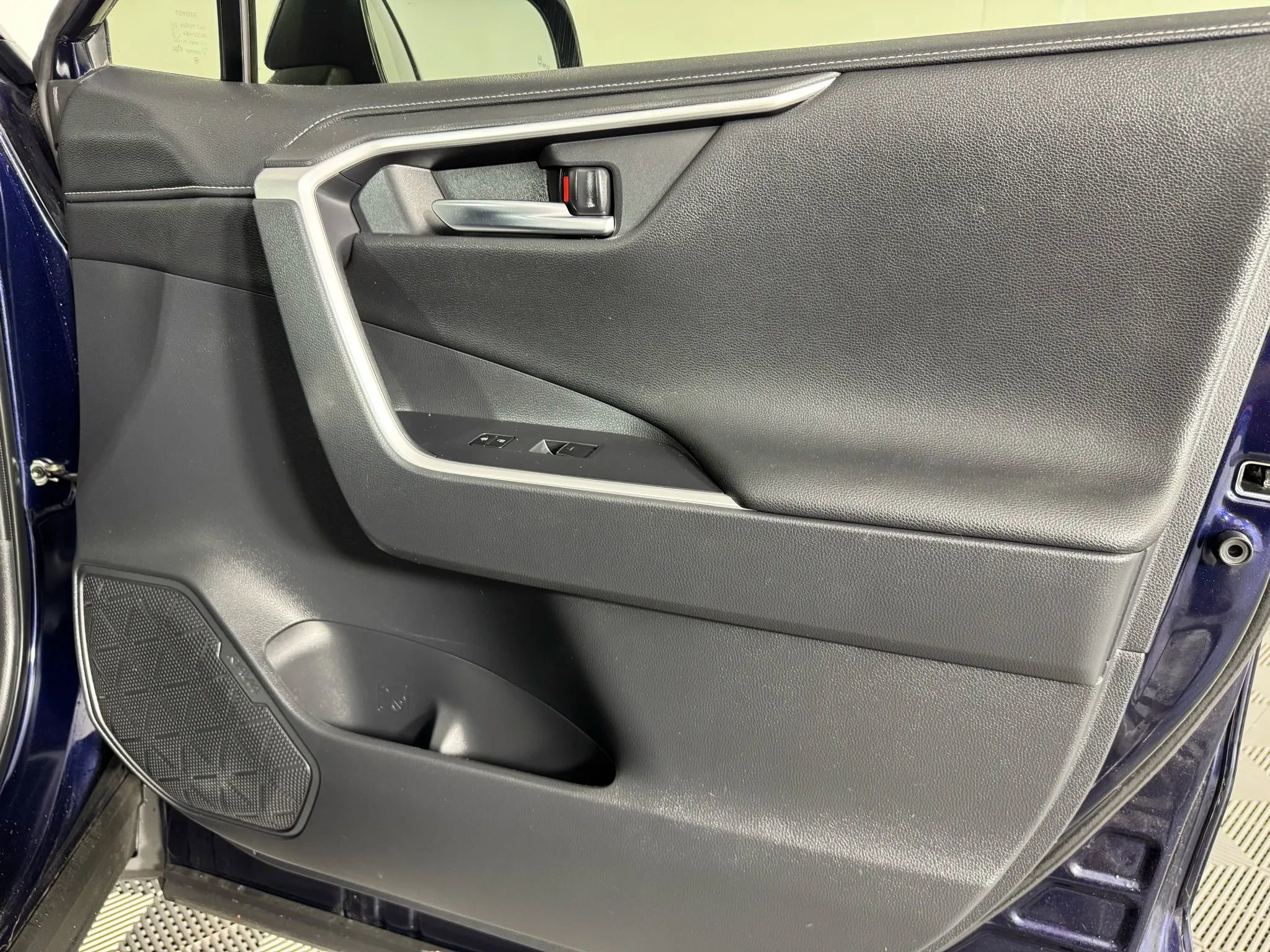 Used 2023 Toyota RAV4 Limited FWD image 42