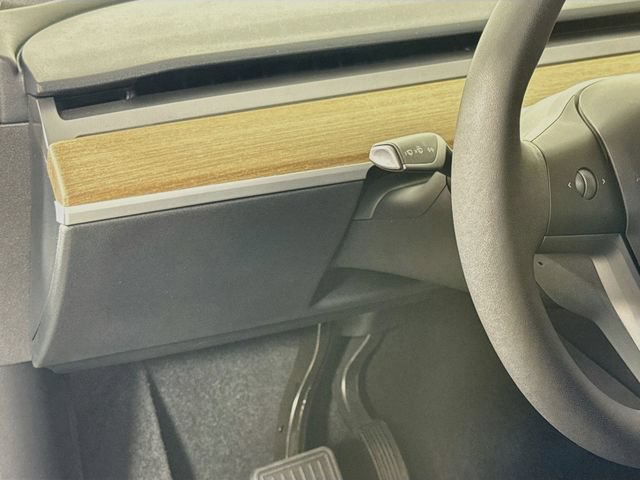 Used 2024 Tesla Model Y 2WD image 10