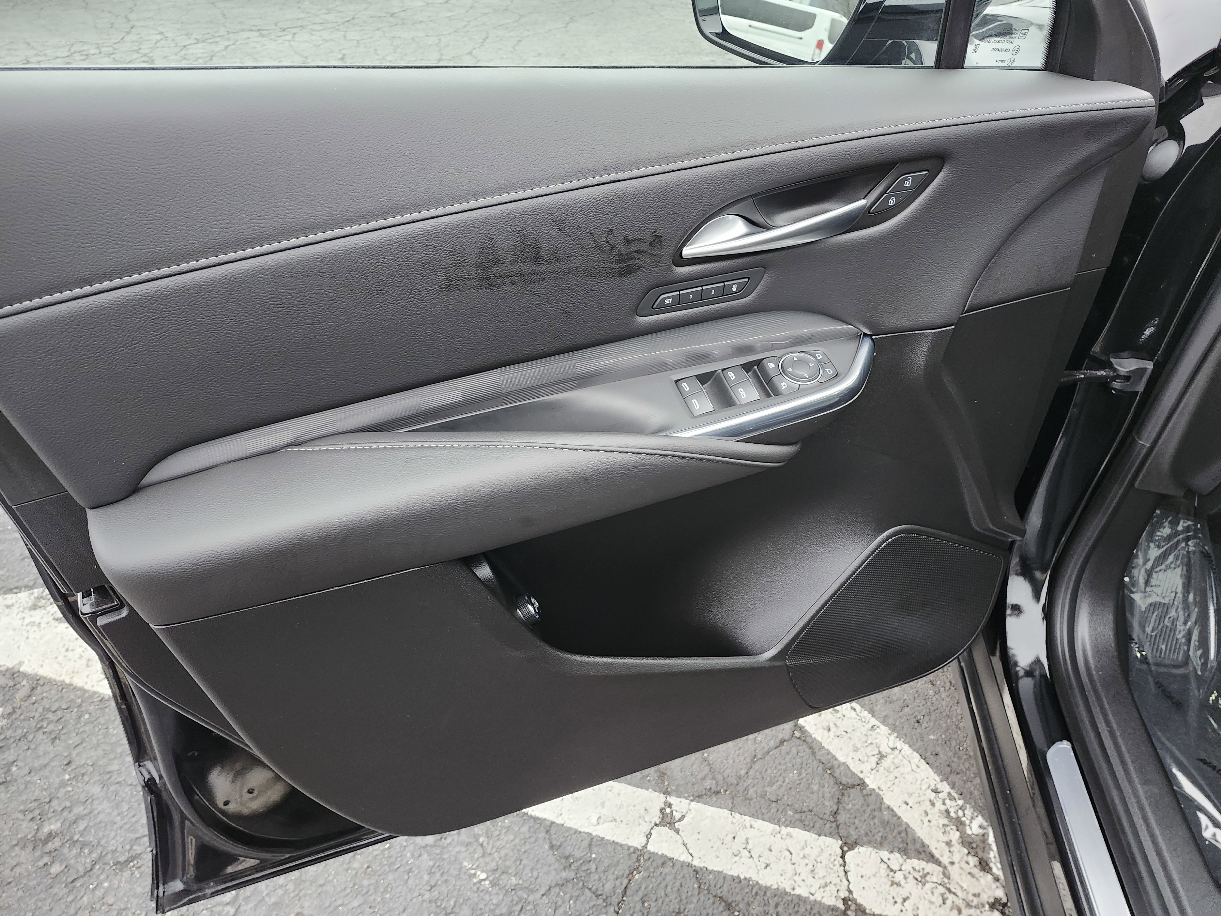 Used 2024 Cadillac XT4 Premium Luxury image 31