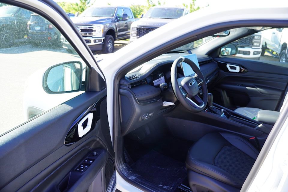 New 2025 Jeep Compass Latitude w/ Sun & Sound Group image 10