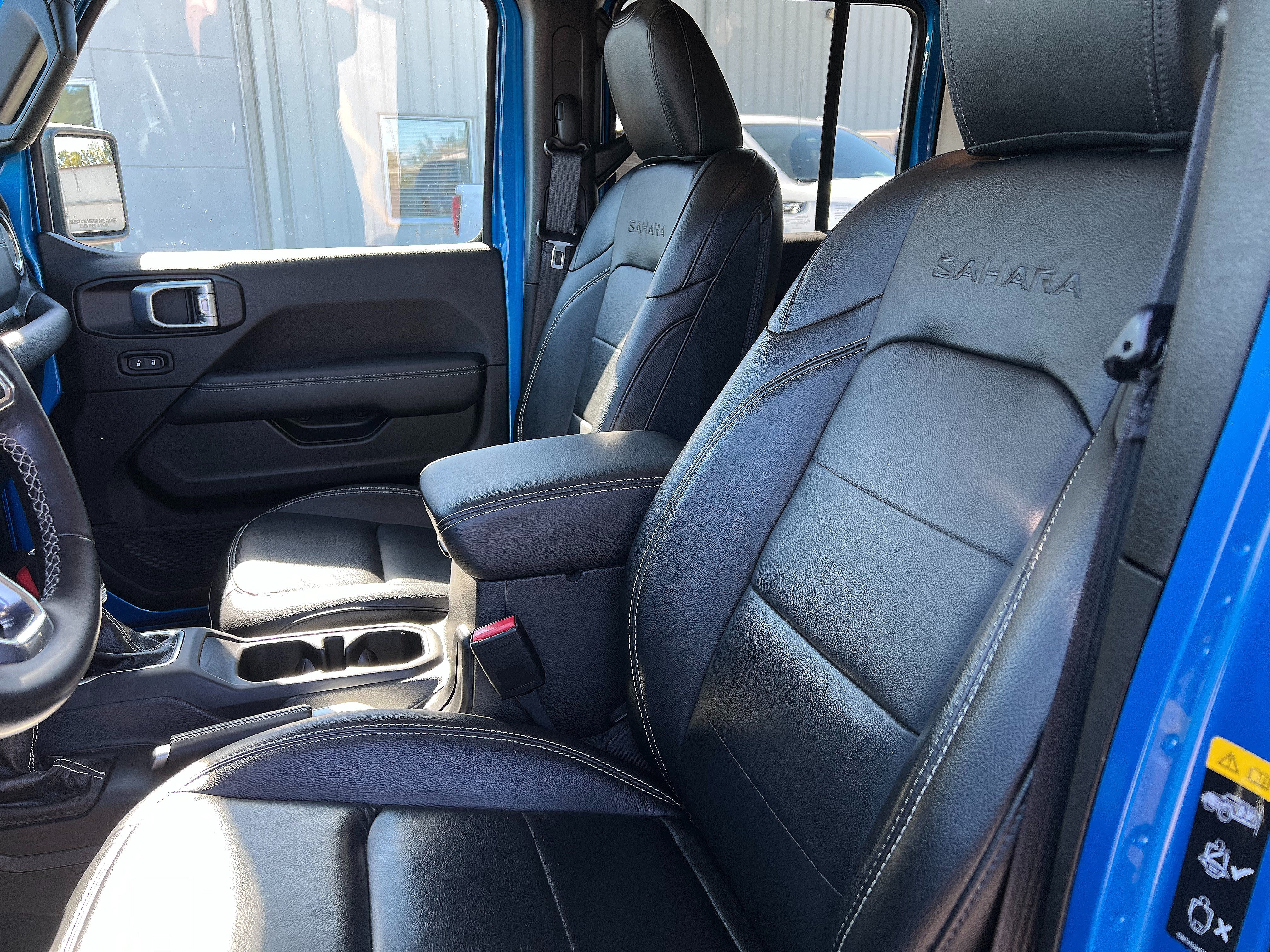 Used 2022 Jeep Wrangler Unlimited Sahara w/ Cold Weather Group AWD/4WD image 11