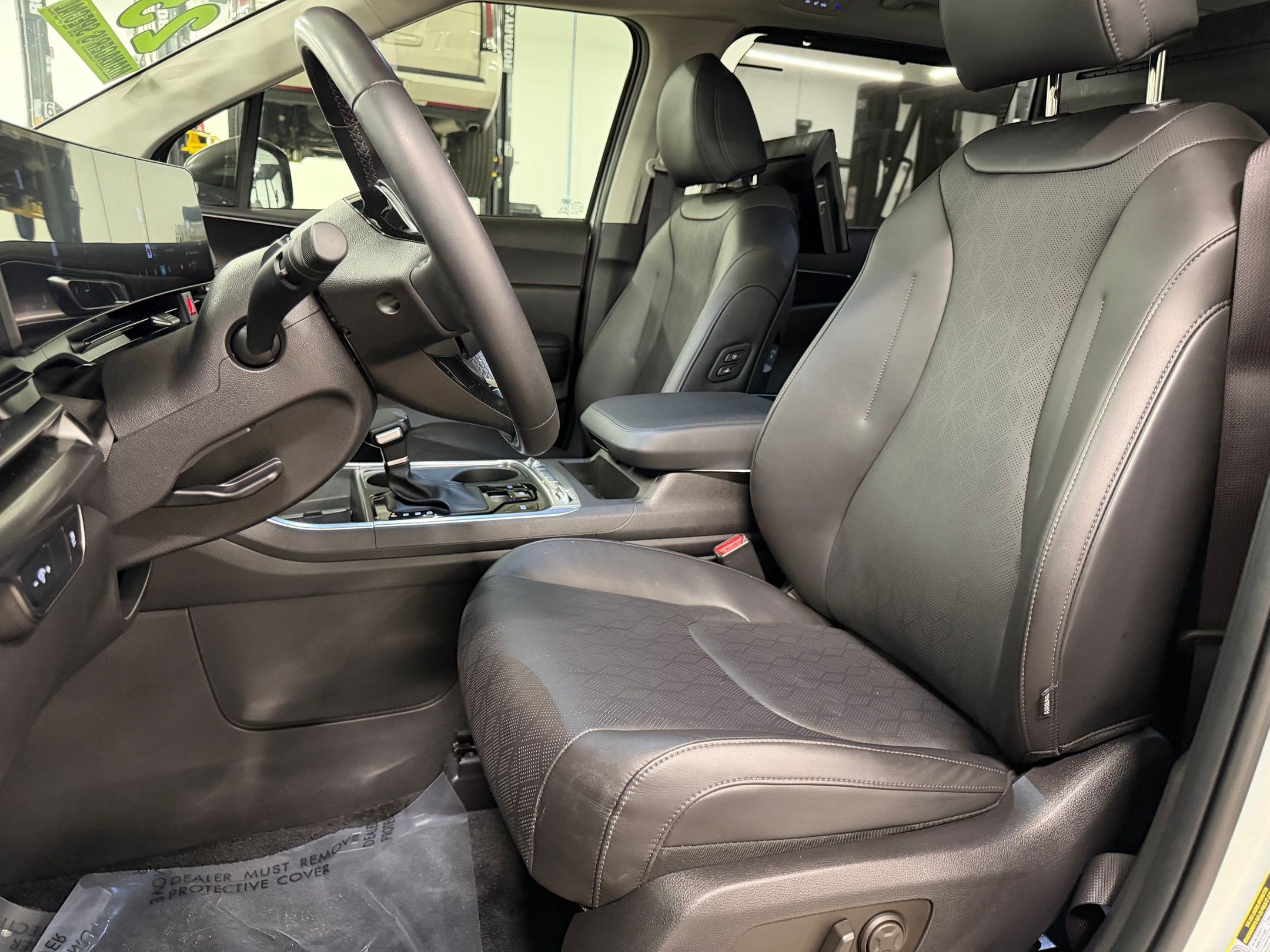 Used 2025 Kia Carnival SX FWD image 5