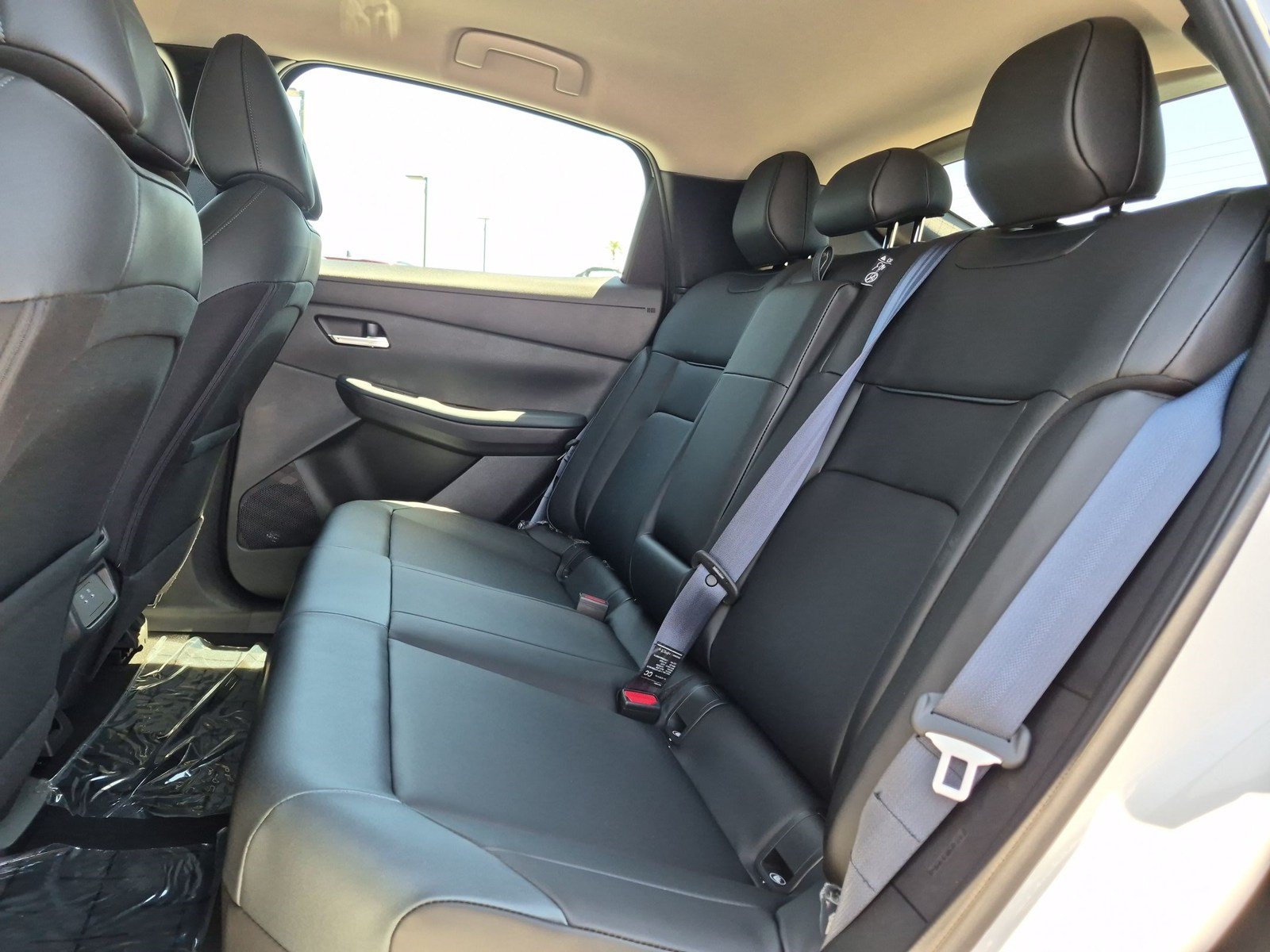 New 2026 Nissan Leaf SV+ w/ Floor Mat Package (SV+) FWD image 11