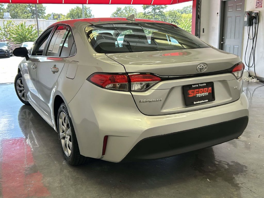 Certified 2025 Toyota Corolla LE FWD image 5