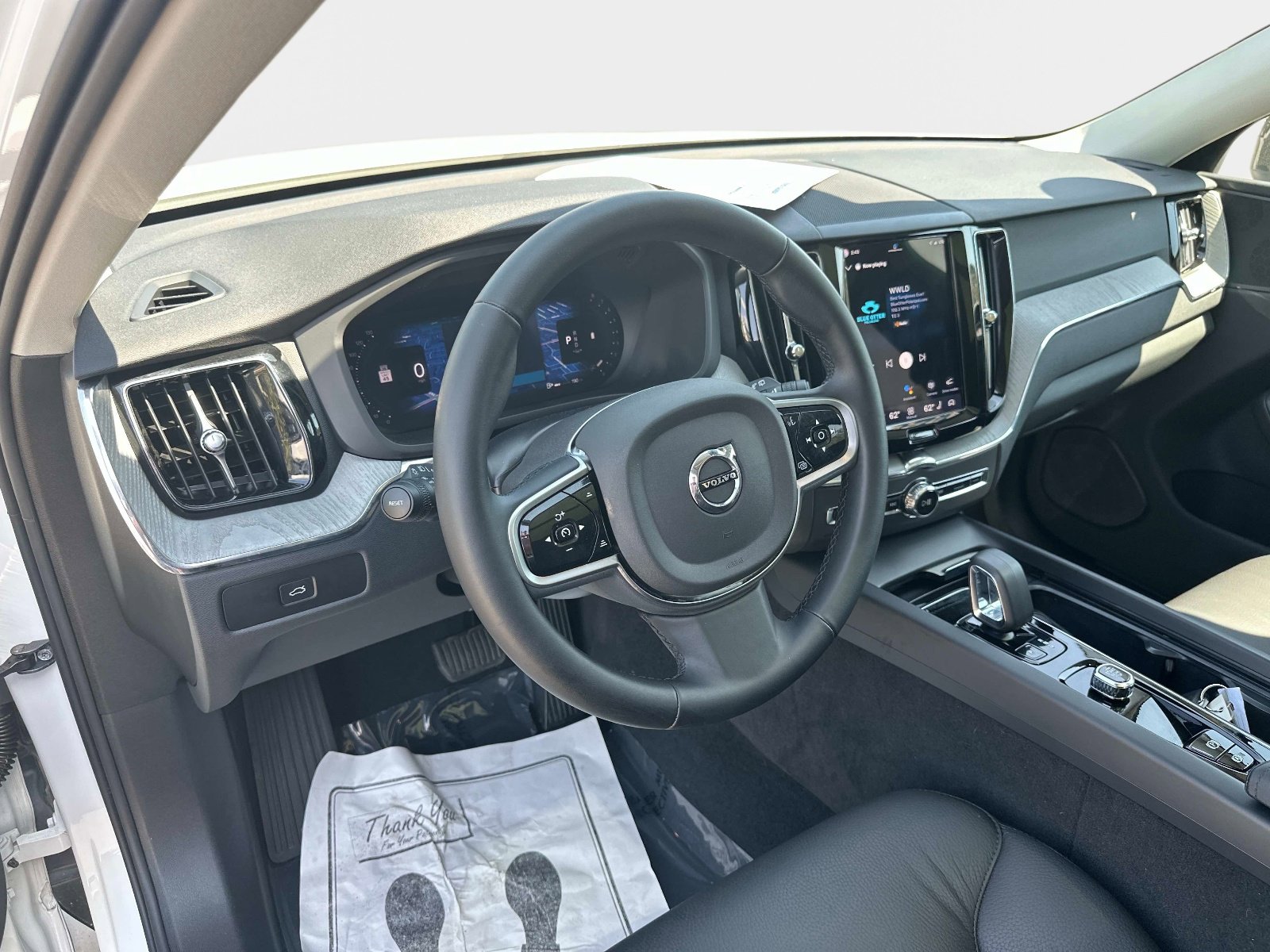 Certified 2025 Volvo XC60 B5 Plus image 17