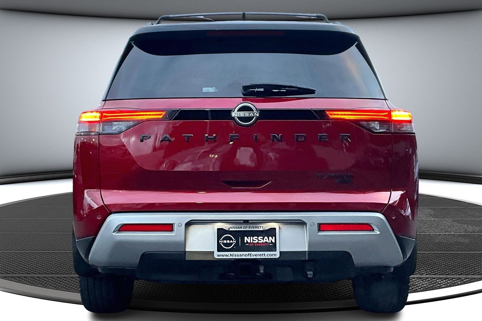 Used 2023 Nissan Pathfinder Platinum image 5