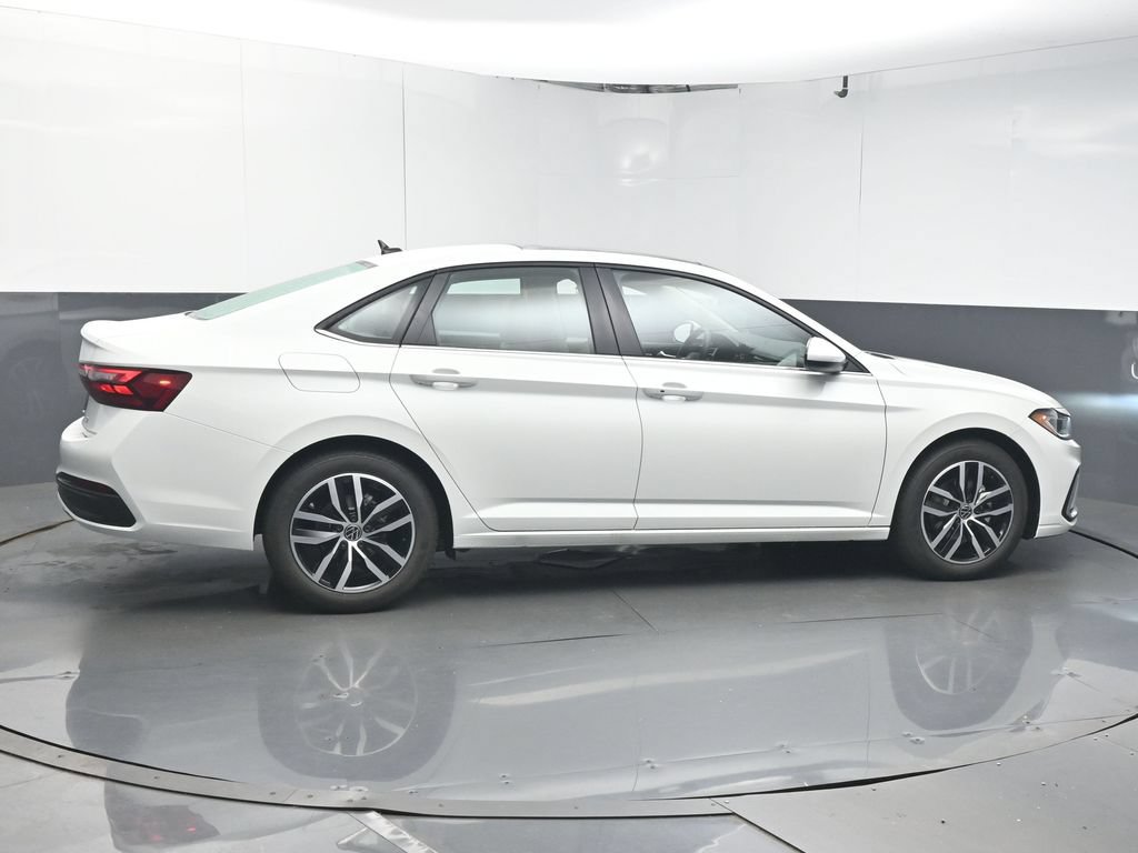 New 2026 Volkswagen Jetta SE FWD image 8