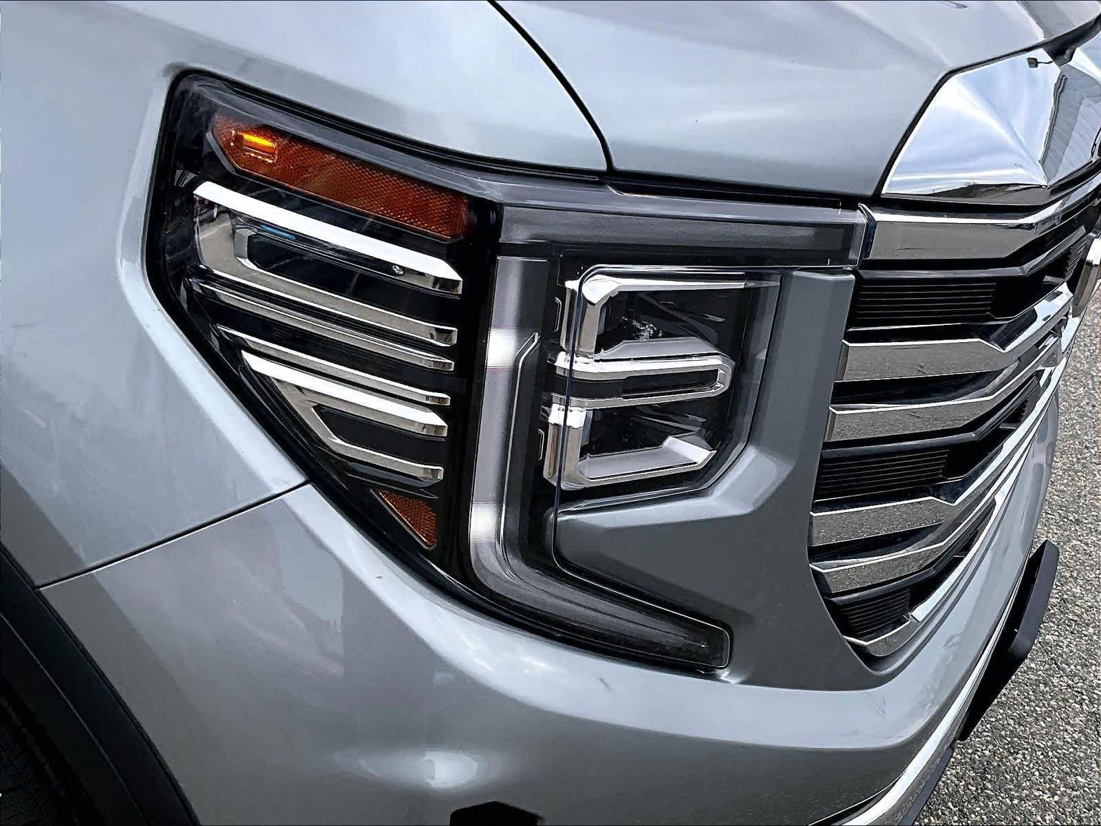 Used 2025 GMC Sierra 1500 SLT AWD/4WD image 32