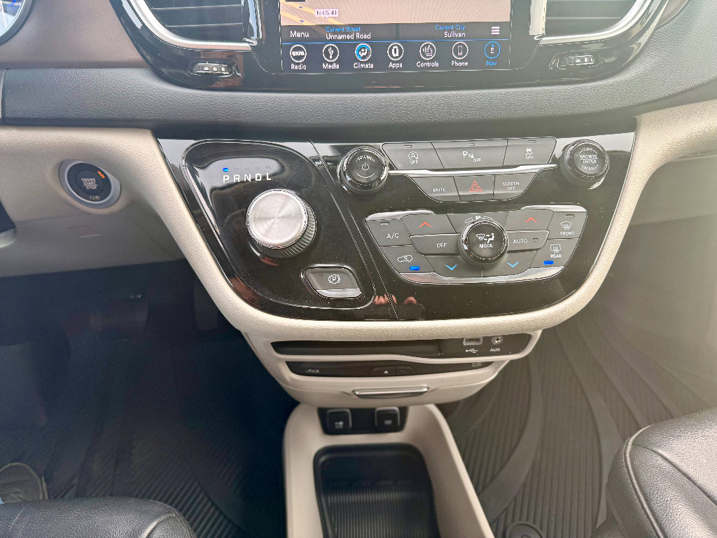 Used 2019 Chrysler Pacifica Touring-L Plus w/ Tire & Wheel Group image 21