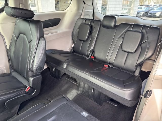 Used 2024 Chrysler Pacifica Touring-L FWD image 22
