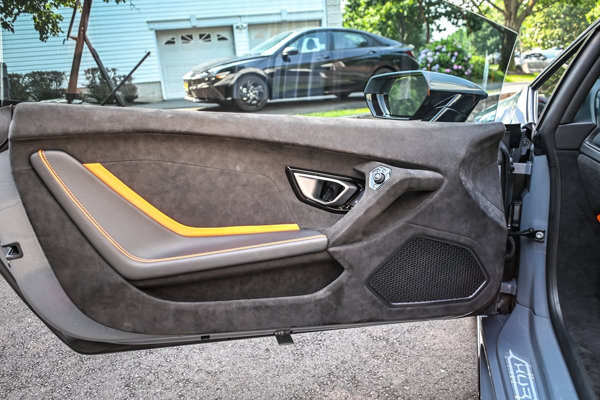 Used 2024 Lamborghini Huracan Tecnica RWD image 11