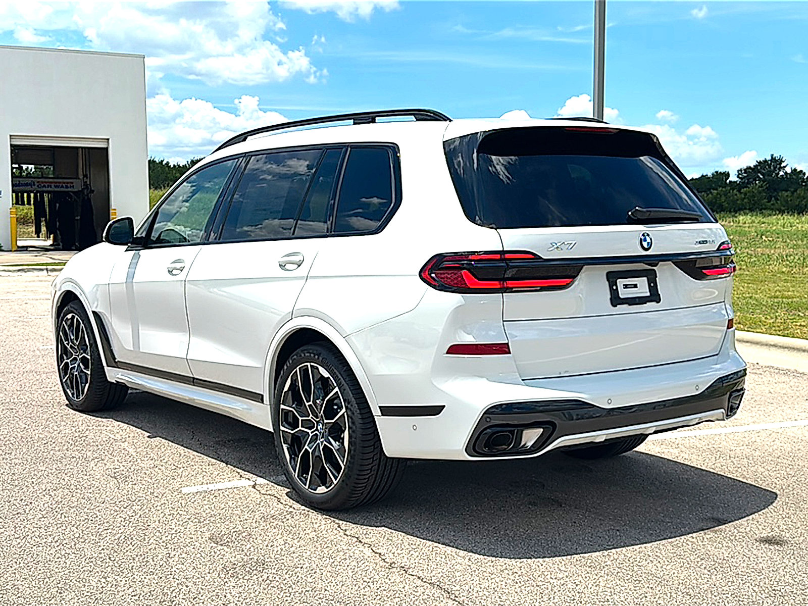 New 2027 BMW X7 xDrive40i w/ M Sport Package AWD/4WD image 6